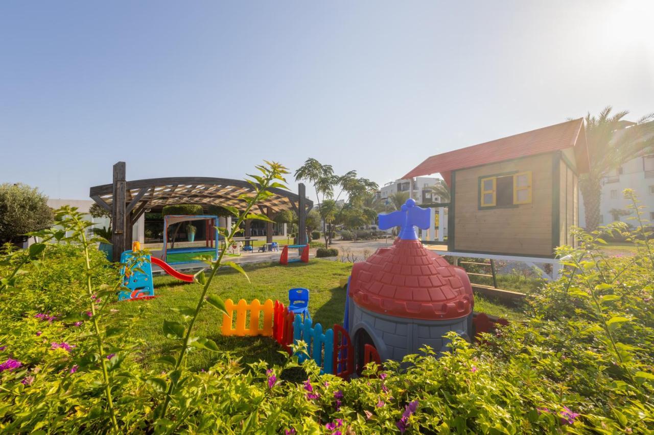 Thalassa Beach Family & Waterpark Resort Vokolidha Esterno foto